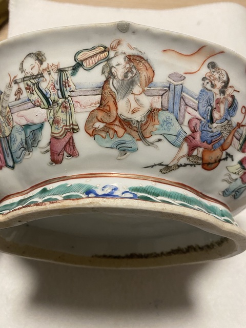 古玩陶瓷清道咸時(shí)期 粉彩八仙人物紋海棠貢碗拍賣,當(dāng)前價(jià)格7777元