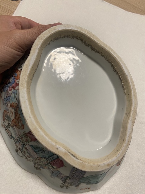 古玩陶瓷清道咸時(shí)期 粉彩八仙人物紋海棠貢碗拍賣,當(dāng)前價(jià)格7777元