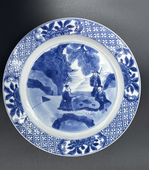 古玩陶瓷康熙·松蔭對弈圖青花盤拍賣，當前價格9988元