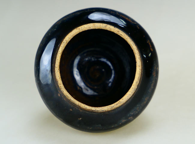 古玩陶瓷精美:明代黑釉小茶葉蓋罐(1368年-1644年拍賣,當前價格388元