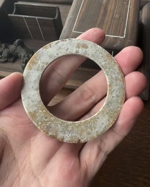 古玩玉器阿良味道玉環(huán) 透光 刻符玉環(huán) 硬料拍賣，當(dāng)前價格30000元