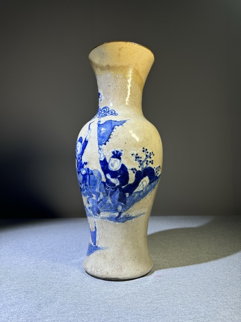 古玩陶瓷清代中期哥釉青花封神榜雷震子戰土行孫紋大觀音瓶拍賣,當前價格2800元