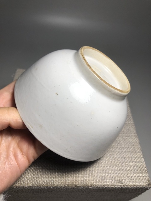 古玩陶瓷(清精美)甜白釉墩式碗拍賣,當前價格0元