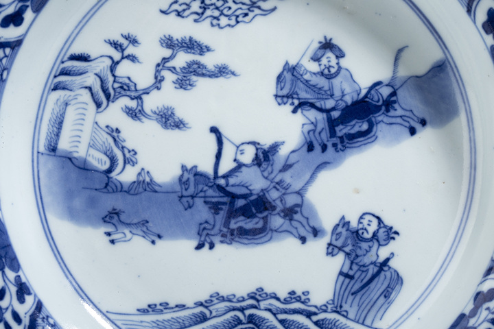 古玩陶瓷清康熙·青花狩獵圖折沿盤拍賣，當(dāng)前價(jià)格12000元