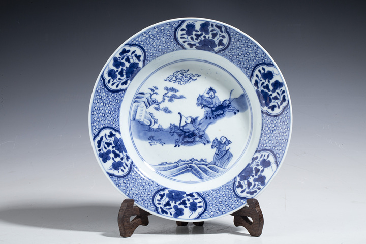 古玩陶瓷清康熙·青花狩獵圖折沿盤拍賣，當(dāng)前價(jià)格12000元
