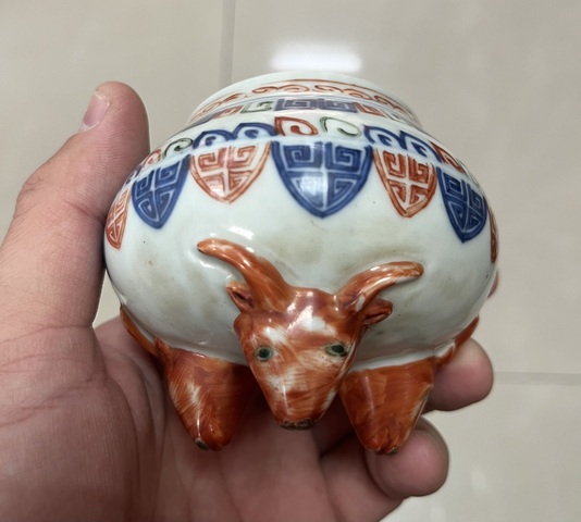 古玩陶瓷五彩花卉紋三羊尊拍賣，當(dāng)前價(jià)格3800元