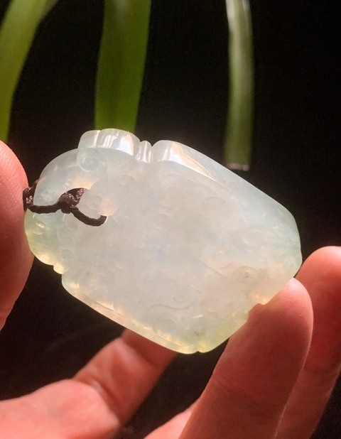 古玩玉器幾十年天然翡翠雕“獸面紋牌”拍賣，當前價格36000元