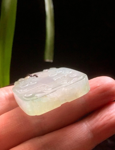 古玩玉器幾十年天然翡翠雕“獸面紋牌”拍賣，當前價格36000元