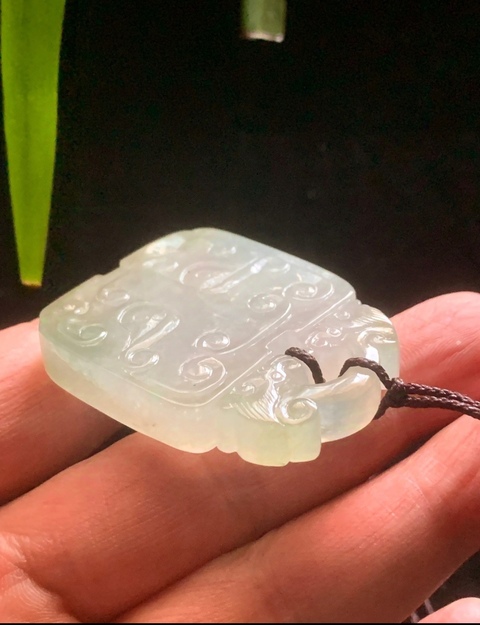 古玩玉器幾十年天然翡翠雕“獸面紋牌”拍賣，當前價格36000元