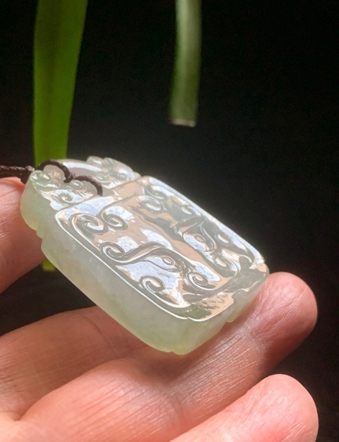 古玩玉器幾十年天然翡翠雕“獸面紋牌”拍賣，當前價格36000元
