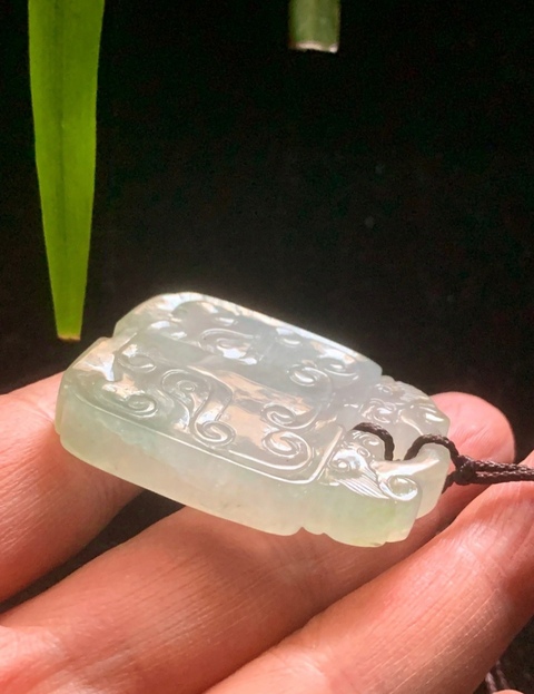 古玩玉器幾十年天然翡翠雕“獸面紋牌”拍賣，當前價格36000元