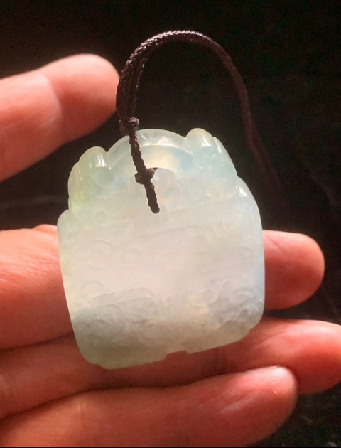 古玩玉器幾十年天然翡翠雕“獸面紋牌”拍賣，當前價格36000元