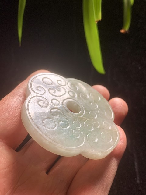 古玩玉器清代天然翡翠雕“卷云紋璧”拍賣，當前價格14000元