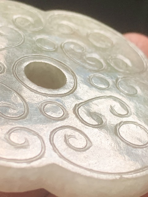 古玩玉器清代天然翡翠雕“卷云紋璧”拍賣，當前價格14000元