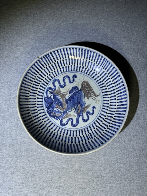 古玩陶瓷清代乾隆青花釉里紅飄帶繡球獅子紋盤乾隆獅子盤拍賣，當前價格1800元