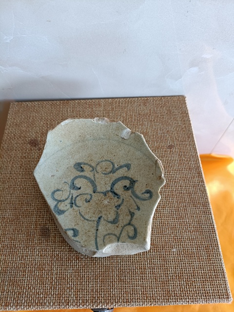 古玩陶瓷元青花一束蓮紋大整底大標本拍賣,當前價格980元