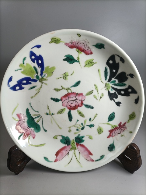 古玩陶瓷清晚粉彩花蝶紋盤(pán)拍賣(mài),當(dāng)前價(jià)格0元