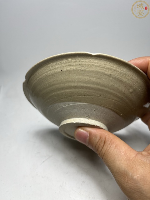 古玩陶瓷元代青釉刻花紋盤拍賣,當(dāng)前價(jià)格545元