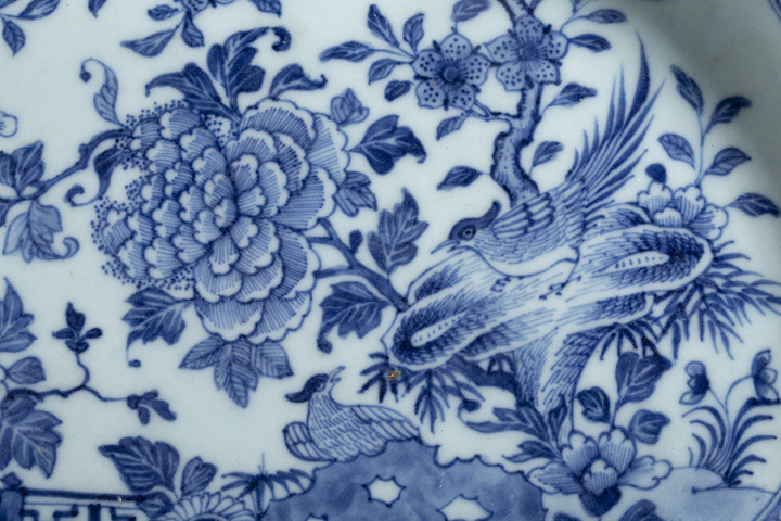 古玩陶瓷清乾隆·青花洞石花鳥紋橢圓盤拍賣，當前價格7500元