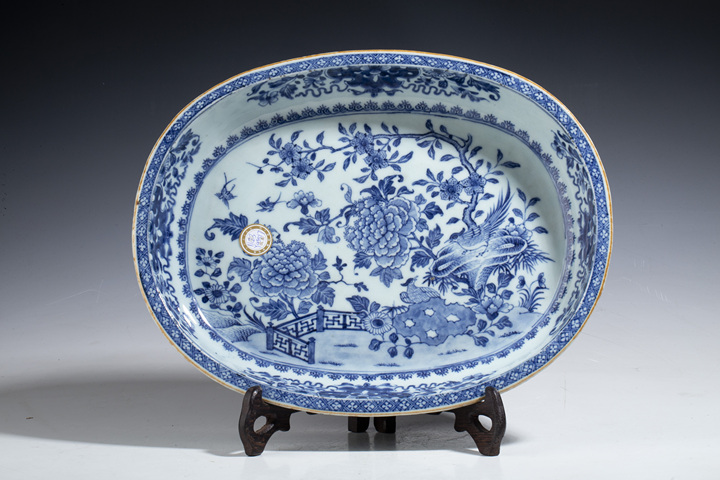 古玩陶瓷清乾隆·青花洞石花鳥紋橢圓盤拍賣，當前價格7500元
