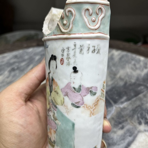 古玩陶瓷館藏級清晚期御窯廠畫師方家珍淺絳彩人物故事紋壁瓶拍賣,當(dāng)前價格2980元
