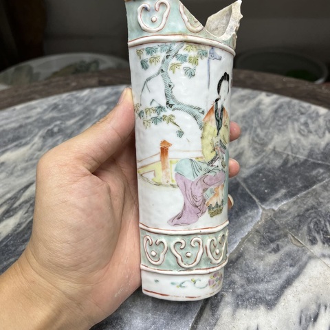 古玩陶瓷館藏級清晚期御窯廠畫師方家珍淺絳彩人物故事紋壁瓶拍賣,當(dāng)前價格2980元