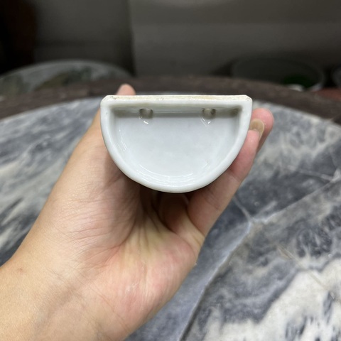 古玩陶瓷館藏級清晚期御窯廠畫師方家珍淺絳彩人物故事紋壁瓶拍賣,當(dāng)前價格2980元