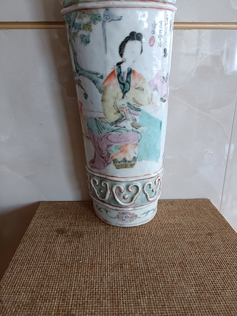 古玩陶瓷館藏級清晚期御窯廠畫師方家珍淺絳彩人物故事紋壁瓶拍賣,當(dāng)前價格2980元