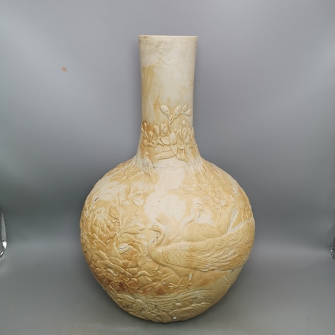 古玩陶瓷民國大清乾隆年制款花鳥雕瓷瓶拍賣,當(dāng)前價(jià)格1200元