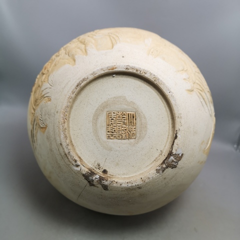古玩陶瓷民國大清乾隆年制款花鳥雕瓷瓶拍賣,當(dāng)前價(jià)格1200元