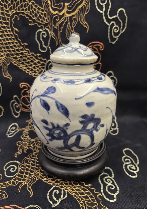 古玩陶瓷萬歷青花花鳥紋蓋罐拍賣,當前價格8888元