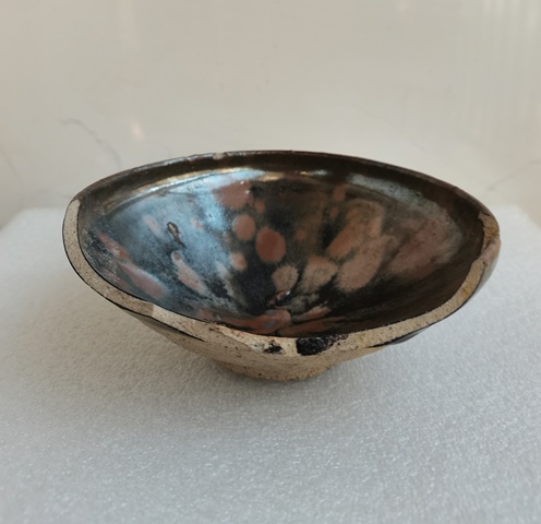 古玩陶瓷磁州窯黑釉鐵銹花茶盞拍賣，當(dāng)前價(jià)格0元