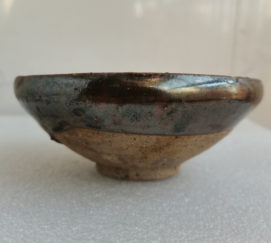 古玩陶瓷磁州窯黑釉鐵銹花茶盞拍賣，當(dāng)前價(jià)格0元