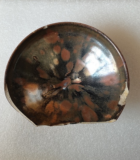 古玩陶瓷磁州窯黑釉鐵銹花茶盞拍賣，當(dāng)前價(jià)格0元