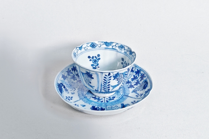 古玩陶瓷清晚期·青花魚蝦蟹花口杯碟拍賣，當前價格3500元