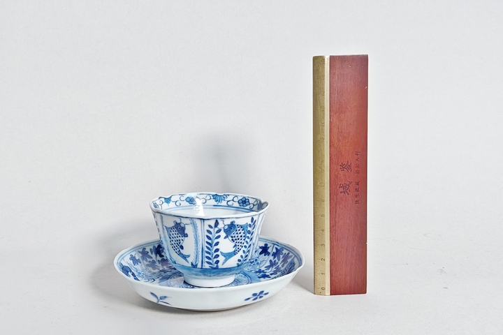 古玩陶瓷清晚期·青花魚蝦蟹花口杯碟拍賣，當前價格3500元
