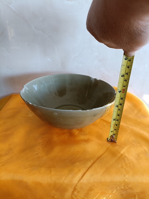古玩陶瓷北宋早期龍泉青瓷六出筋葵口大碗拍賣，當(dāng)前價(jià)格980元