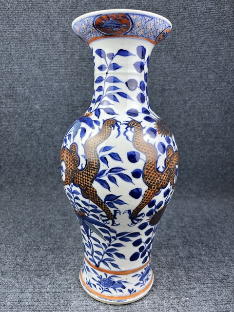 古玩陶瓷青花加彩雙龍穿花紋觀音瓶拍賣,當前價格7888元