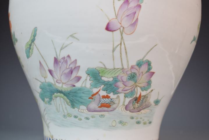 古玩陶瓷清晚期粉彩五倫圖將軍罐拍賣，當前價格19800元