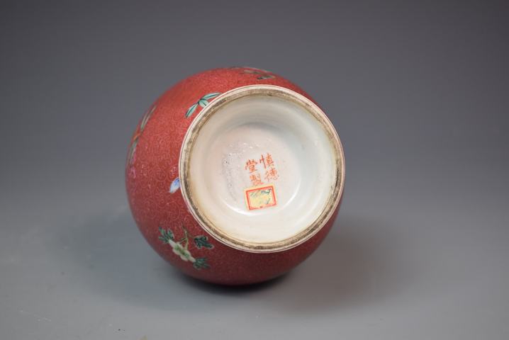 古玩陶瓷民國胭脂紅地軋道花卉象耳瓶拍賣,當前價格12800元