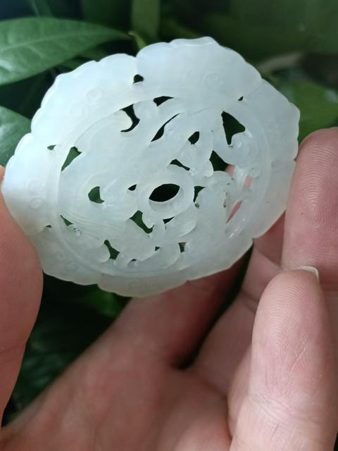 古玩玉器明代羊脂級的將軍扣后改和田玉雕“螭龍佩”拍賣,當前價格15000元