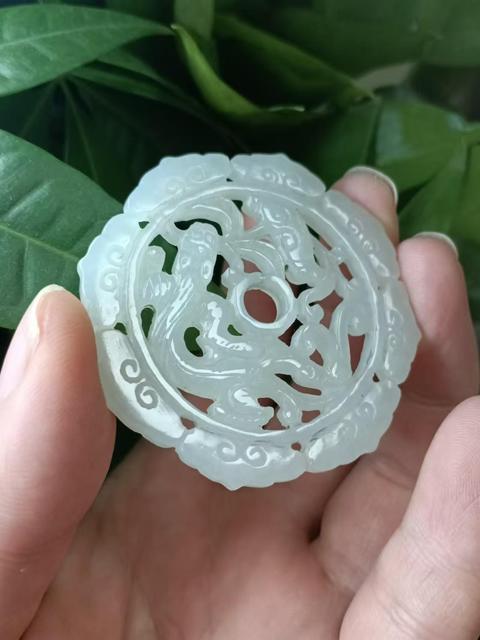 古玩玉器明代羊脂級的將軍扣后改和田玉雕“螭龍佩”拍賣,當前價格15000元