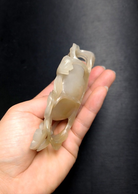 古玩玉器收藏級明代和田玉雕“梅花紋”執杯筆洗拍賣,當前價格35000元