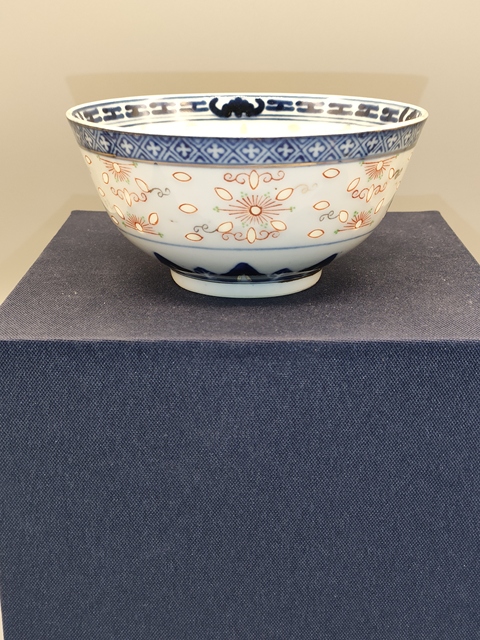 古玩陶瓷實(shí)物保真,民國(guó)至創(chuàng)匯,青花加彩龍紋玲瓏瓷碗拍賣,當(dāng)前價(jià)格299元