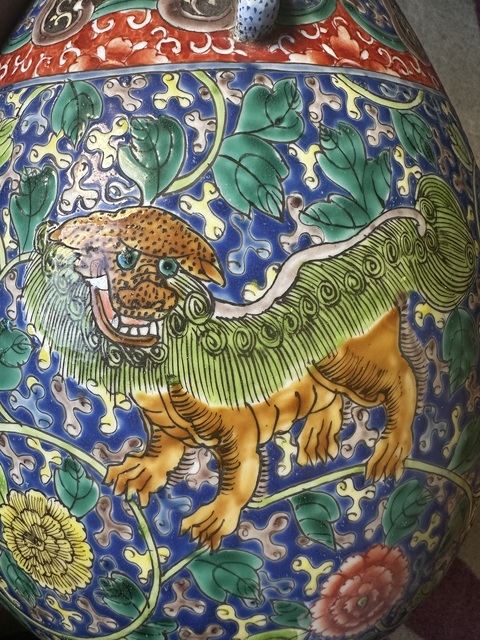 古玩陶瓷花間獅子雙象鼻耳五彩枇杷尊拍賣，當前價格15000元