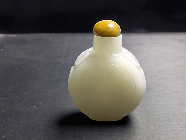 古玩玉器清代和田玉雕鼓形“鼻煙壺”拍賣，當(dāng)前價(jià)格15000元