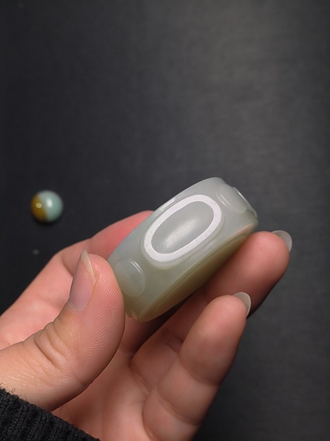 古玩玉器清代和田玉雕鼓形“鼻煙壺”拍賣，當(dāng)前價(jià)格15000元