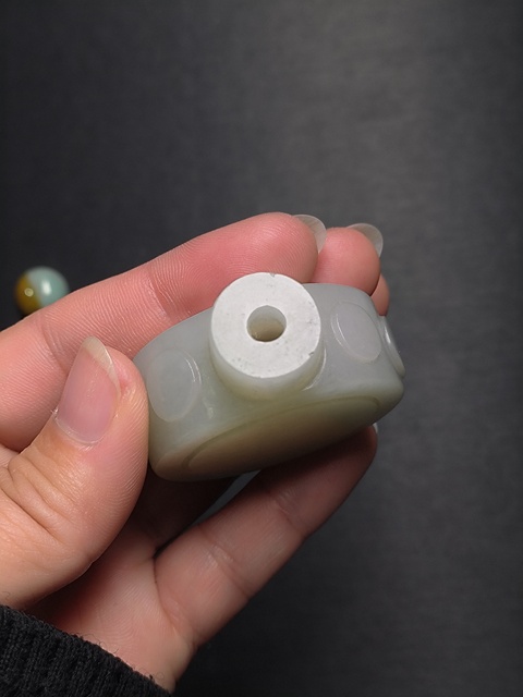 古玩玉器清代和田玉雕鼓形“鼻煙壺”拍賣，當(dāng)前價(jià)格15000元