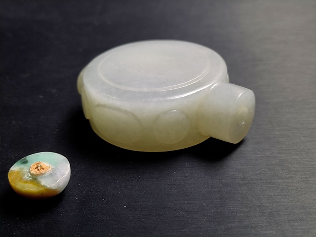 古玩玉器清代和田玉雕鼓形“鼻煙壺”拍賣，當(dāng)前價(jià)格15000元