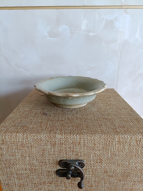 古玩陶瓷元代龍泉青瓷花口洗拍賣，當(dāng)前價格2980元